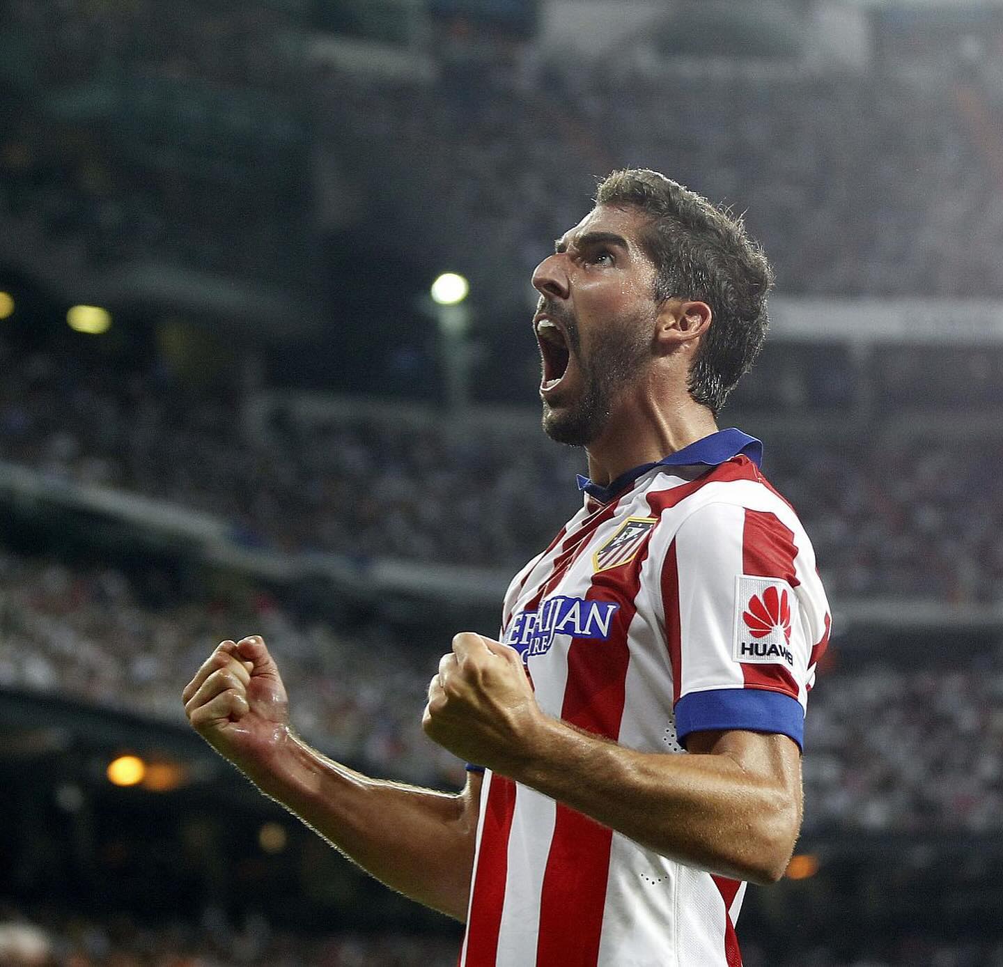 Raúl García celebra un gol con el Atlético de Madrid