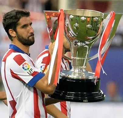 Raúl García celebra el título de Copa del rey con el Atlético de Madrid
