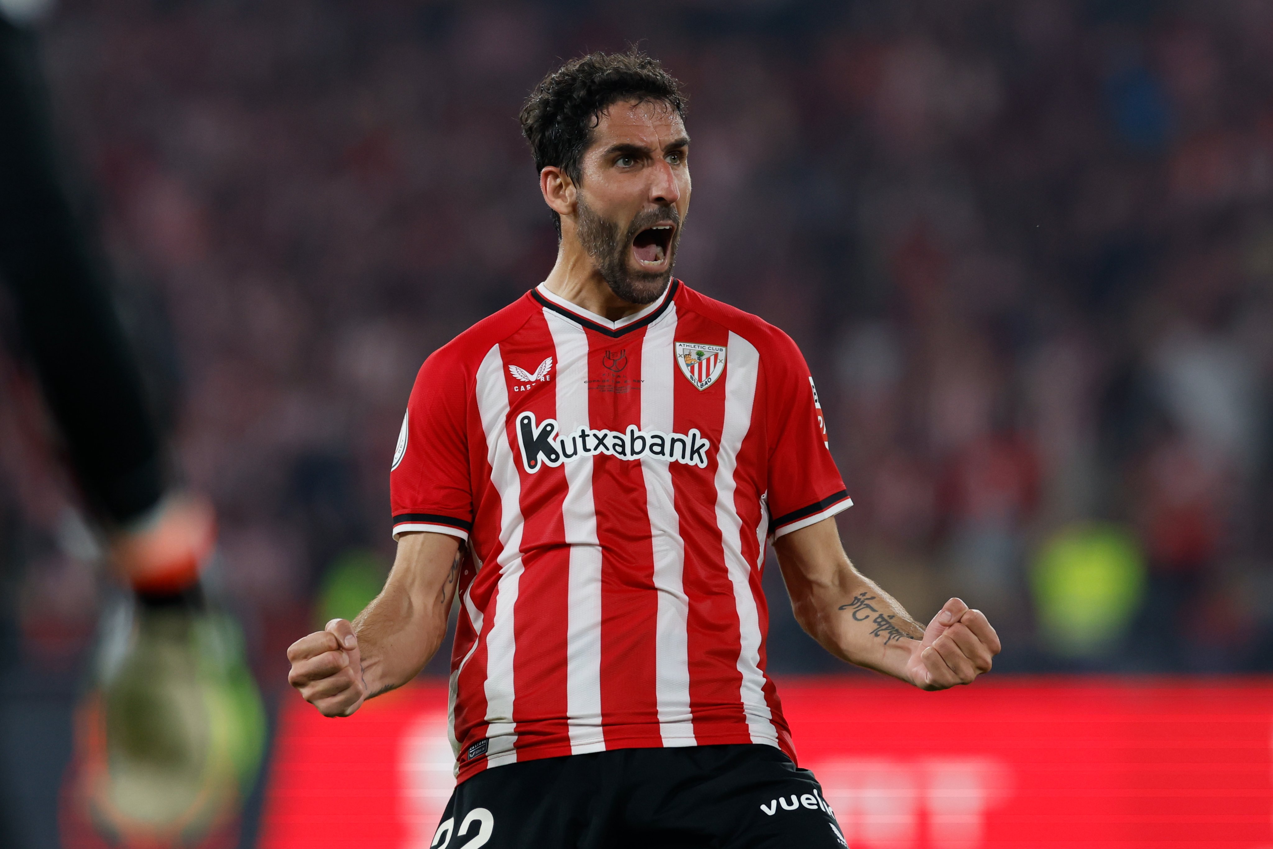 Raúl García celebra un gol con el Athletic de Bilbao
