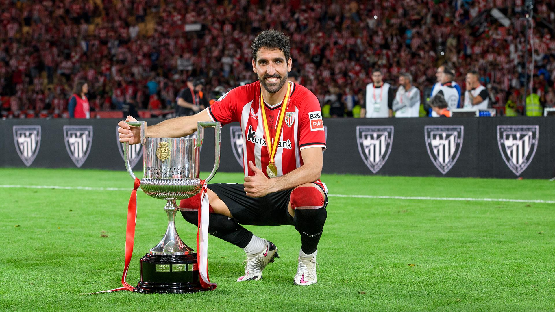 Raúl García en La Cartuja celebrando la Copa del rey